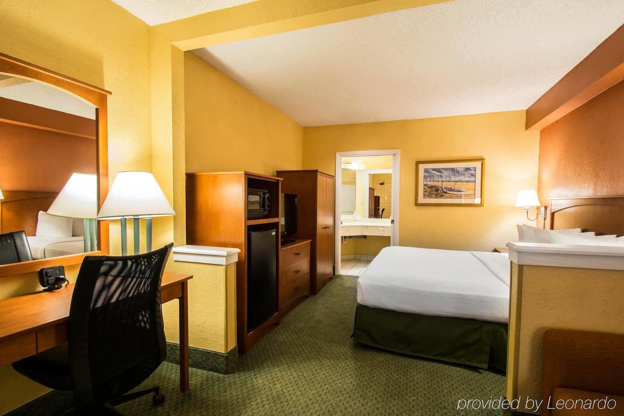Boca Deerfield Beach; Surestay Collection By Bw Hotel 3*