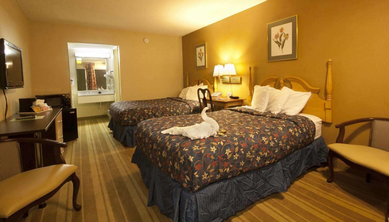 Hotel Roomba & At Old Town