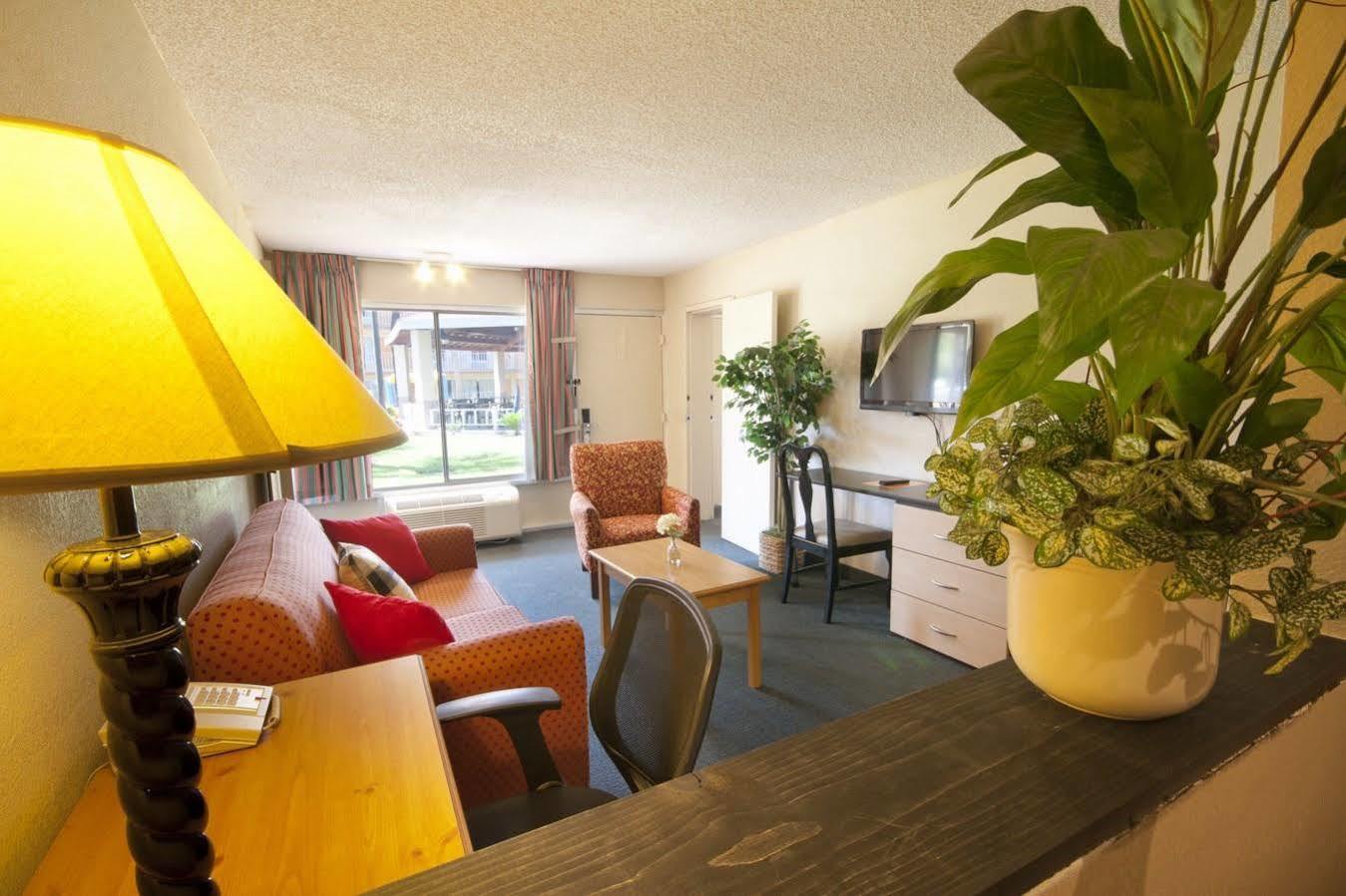 Hotel Roomba & At Old Town 2*