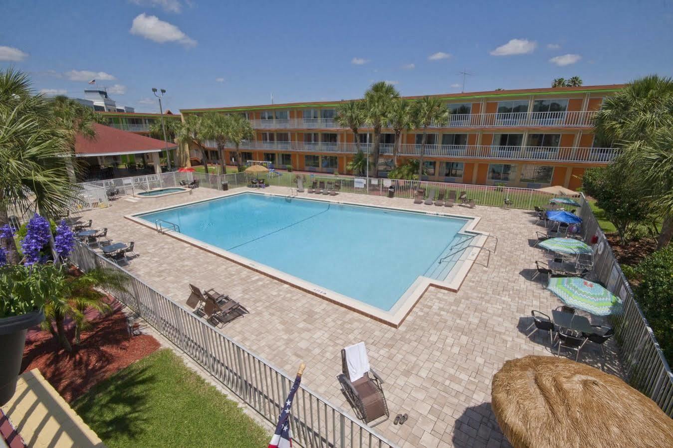 Hotel Roomba & At Old Town Kissimmee