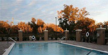 Hotel Express & Perry, An Ihg