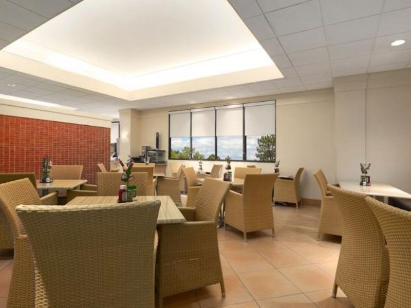 Embassy By Hilton Airport Westshore Hotel 3*