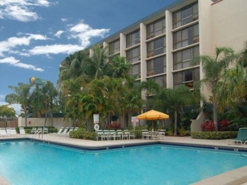 Ramada By Wyndham West Palm Airport Hotel