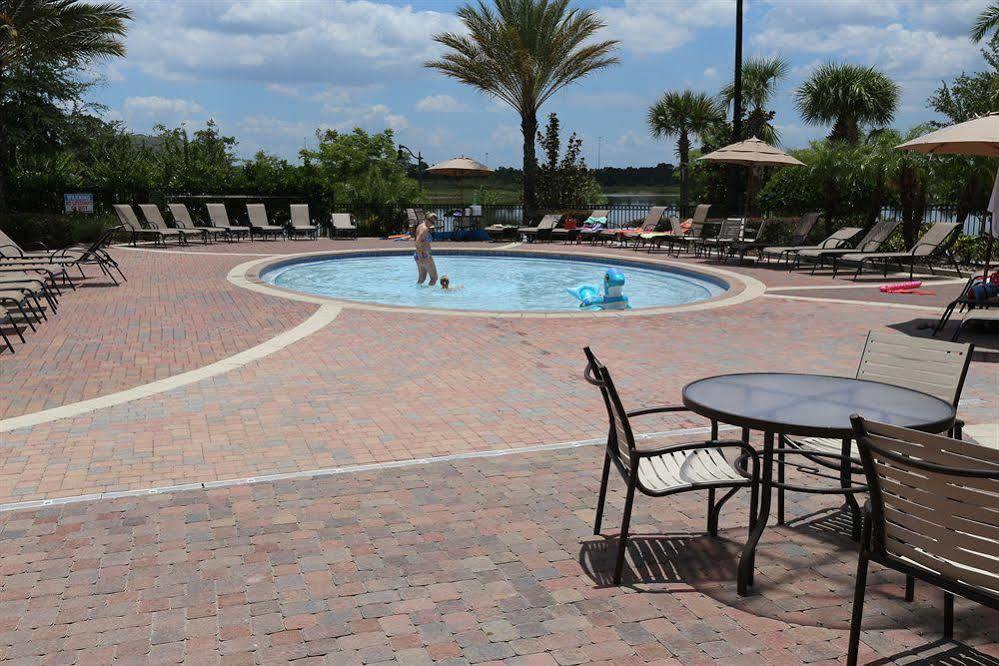 Premium Vista Universal Area Condos Apartment