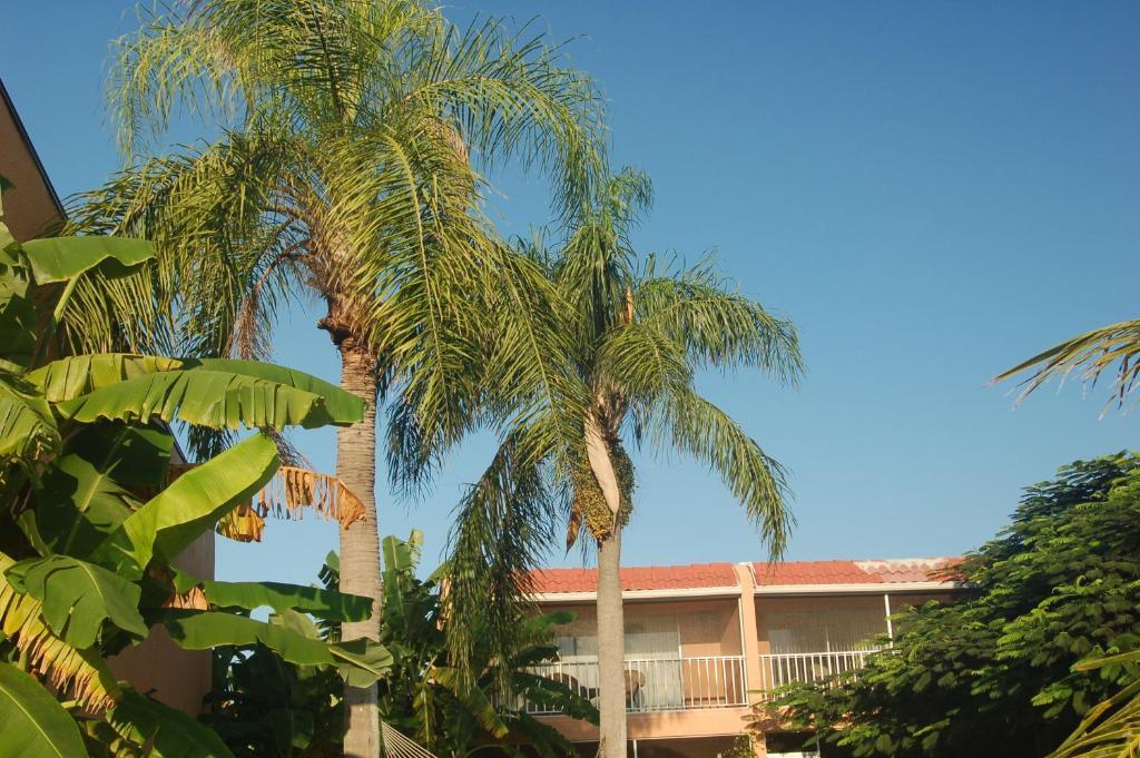 Villa Beach Road Villas *