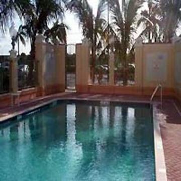 Hilton Garden 3*