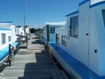 Floating Sea Cove And Marina 2*