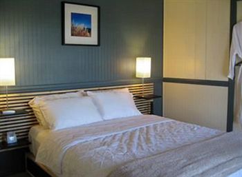 At Tilton Place Hotel 2*