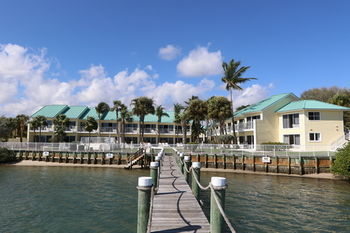 Waterfront 3*