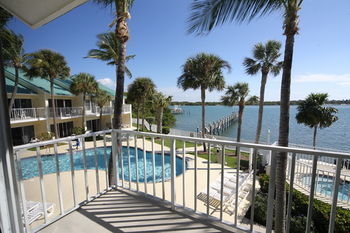 Waterfront 3*