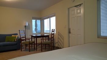 Le Cabanon Pompano Beach