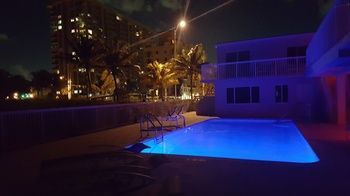 Le Cabanon Motel