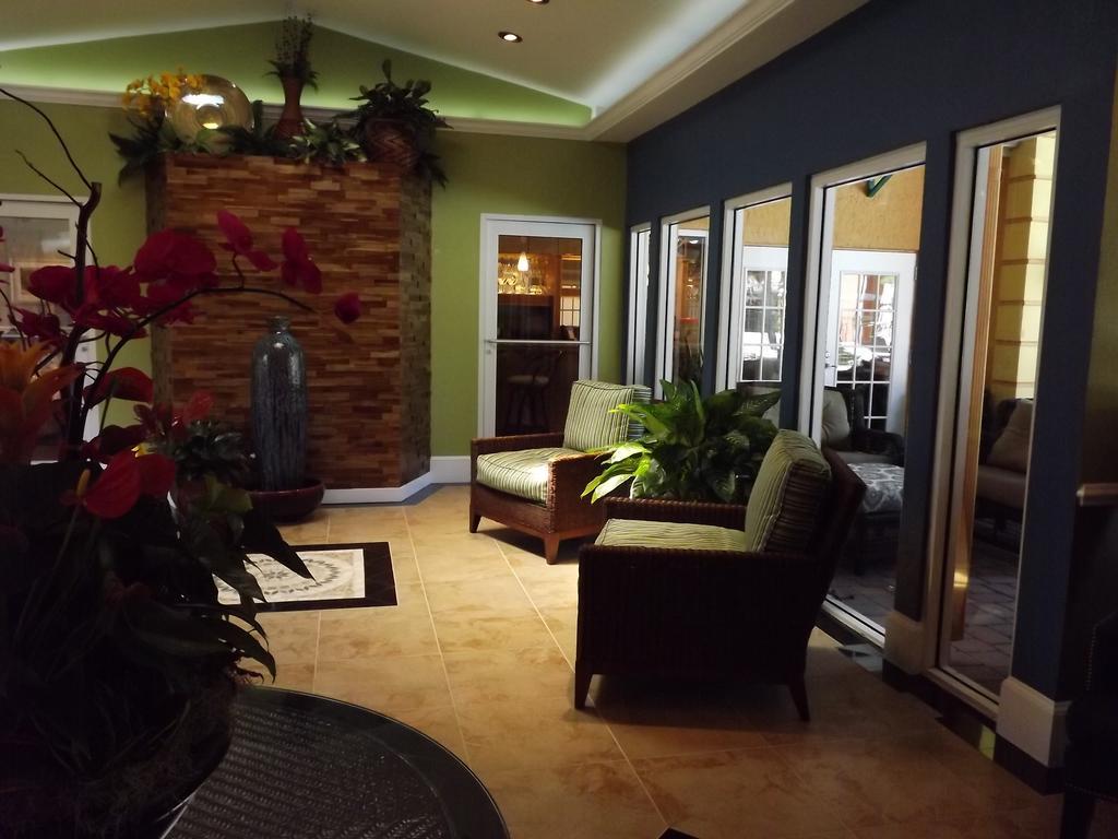 Saratoga Villas- Near
