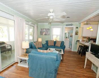 Anna Maria Beach Cottages 3*