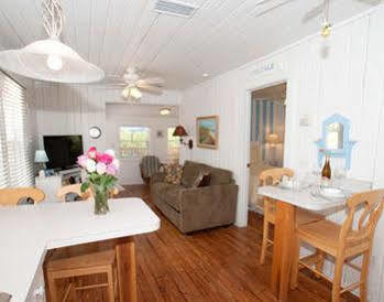 Hotel Anna Maria Beach Cottages