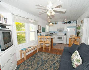 Anna Maria Beach Cottages Hotel 3*