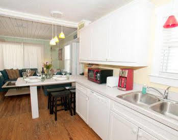Hotel Anna Maria Beach Cottages 3*