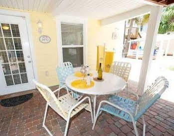 Hotel Anna Maria Beach Cottages 3*