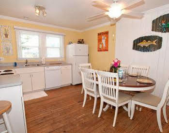 Anna Maria Beach Cottages Hotel