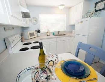 Anna Maria Beach Cottages Hotel 3*