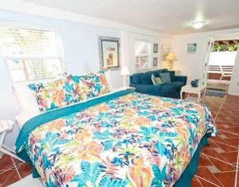 Hotel Anna Maria Beach Cottages 3*