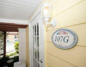Anna Maria Beach Cottages 3*