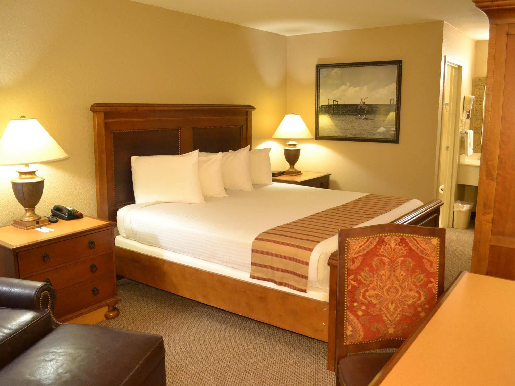 Magnuson Downtown Hotel 2*
