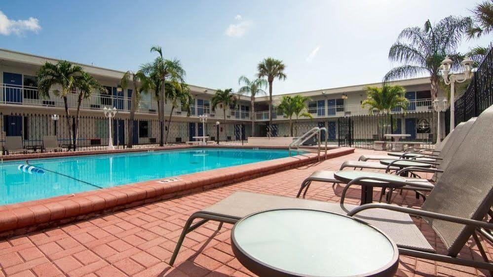 Days By Wyndham St. Petersburg / Tampa Bay Area Motel Pinellas Park