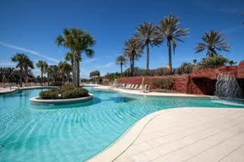 Luau By Panhandle Getaways Hotel