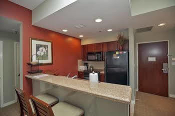 Luau By Panhandle Getaways Hotel