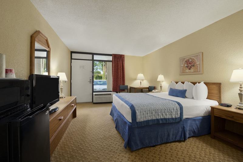 Ramada By Wyndham & Conference Center Hotel Jacksonville