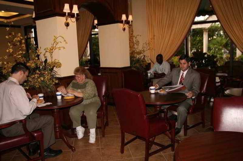 Hampton Palm Gardens Hotel 3*