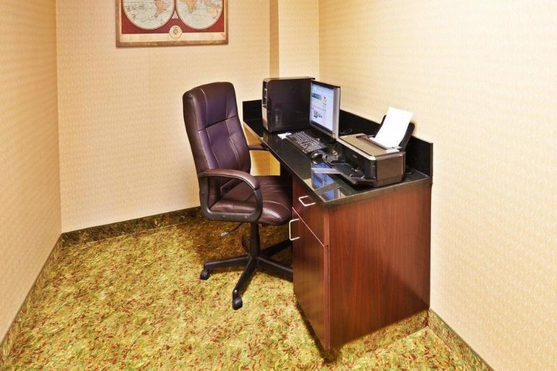 Express & Perry, An Ihg 2* Perry