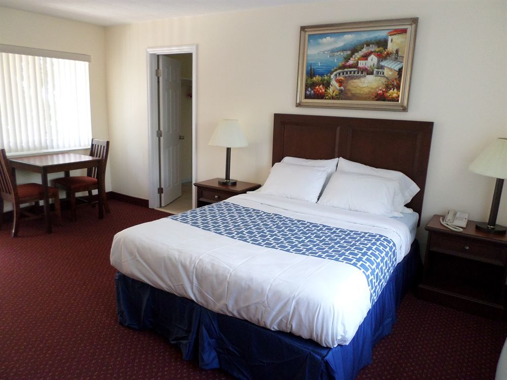 Motel Surf Side 2*