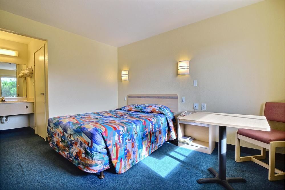 Hotel 6-ft. Pierce, Fl 2*