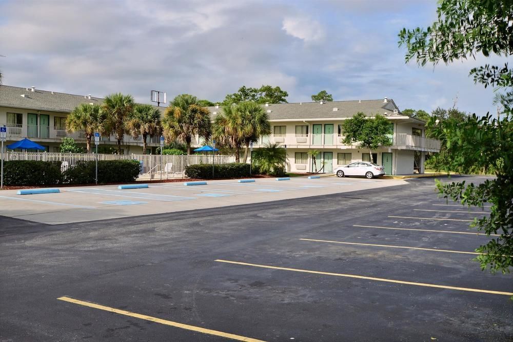 6-ft. Pierce, Fl 2* Fort Pierce