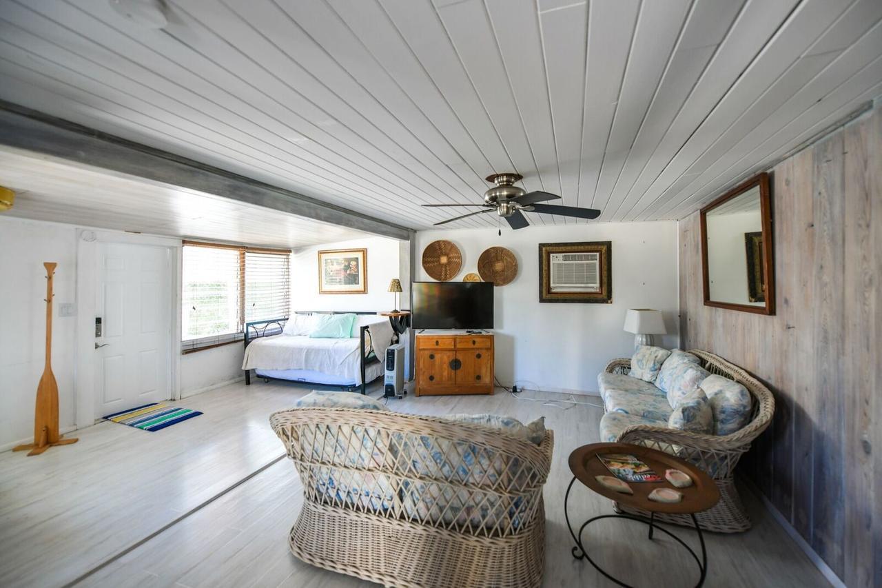 Barefoot Bungalow Apartment