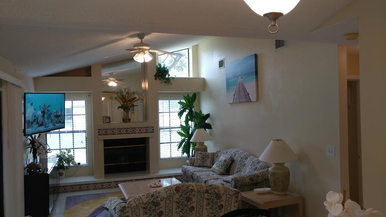 Avis House Holiday home *