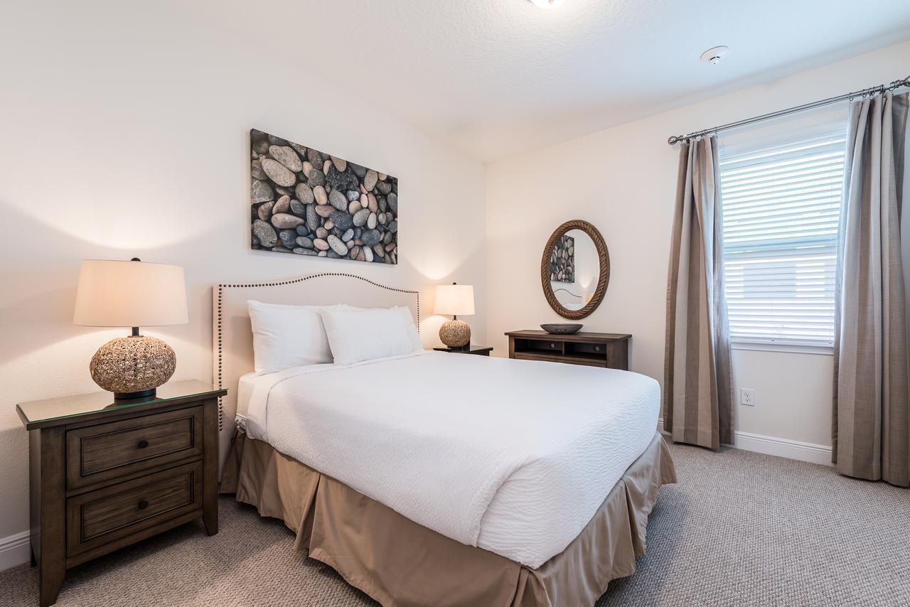 Spacious By Rentyl Near With Private Pool, Movie Room, Air Hockey Table & Amenities - 530b Orlando