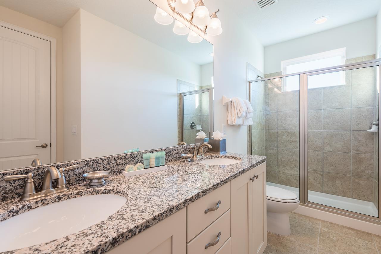 Spacious By Rentyl Near With Private Pool, Movie Room, Air Hockey Table & Amenities - 530b Villa Orlando