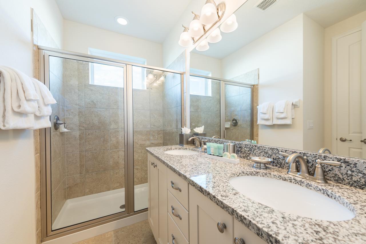 Spacious By Rentyl Near With Private Pool, Movie Room, Air Hockey Table & Amenities - 530b Orlando