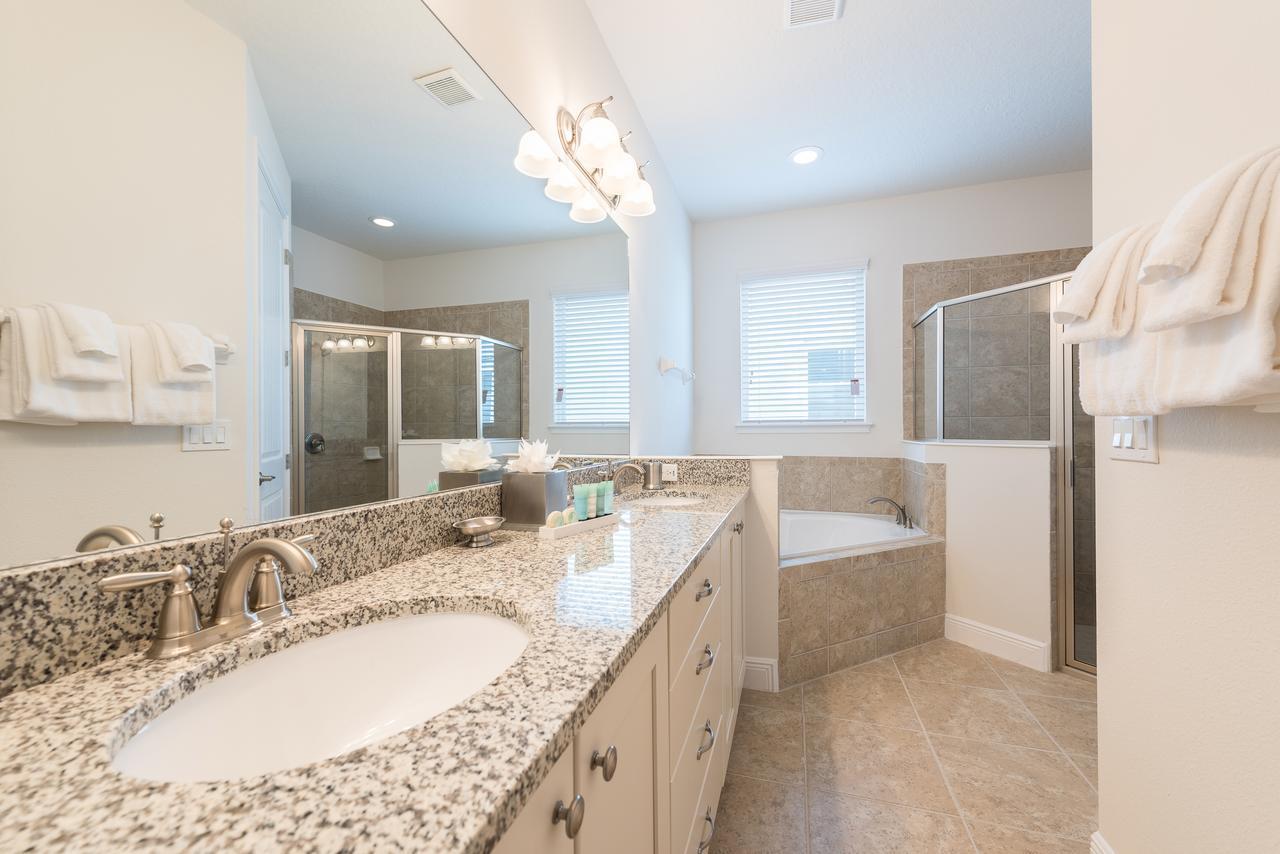 Villa Spacious By Rentyl Near With Private Pool, Movie Room, Air Hockey Table & Amenities - 530b *