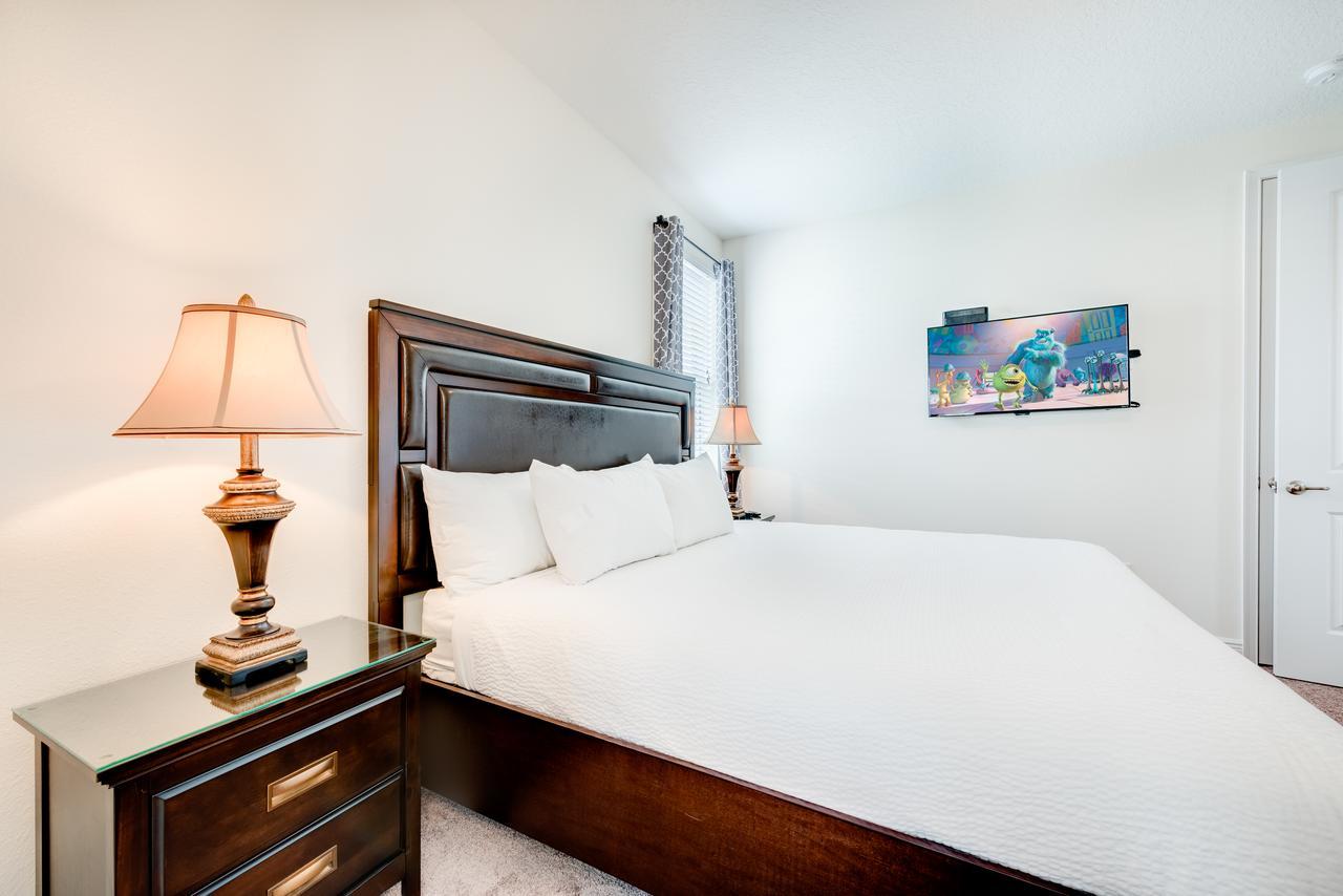 Spacious By Rentyl With Water Park Access Near - 7501m Villa *
