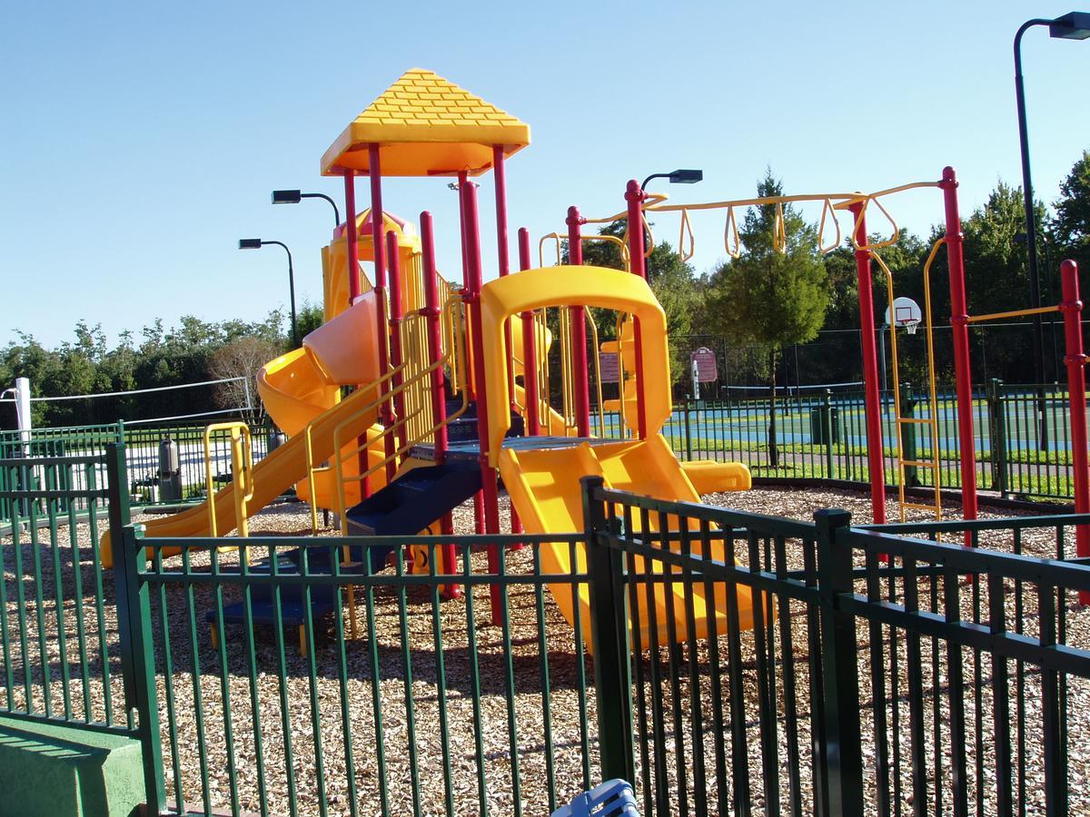 Lakeside Resort: Family-friendly Getaway Near