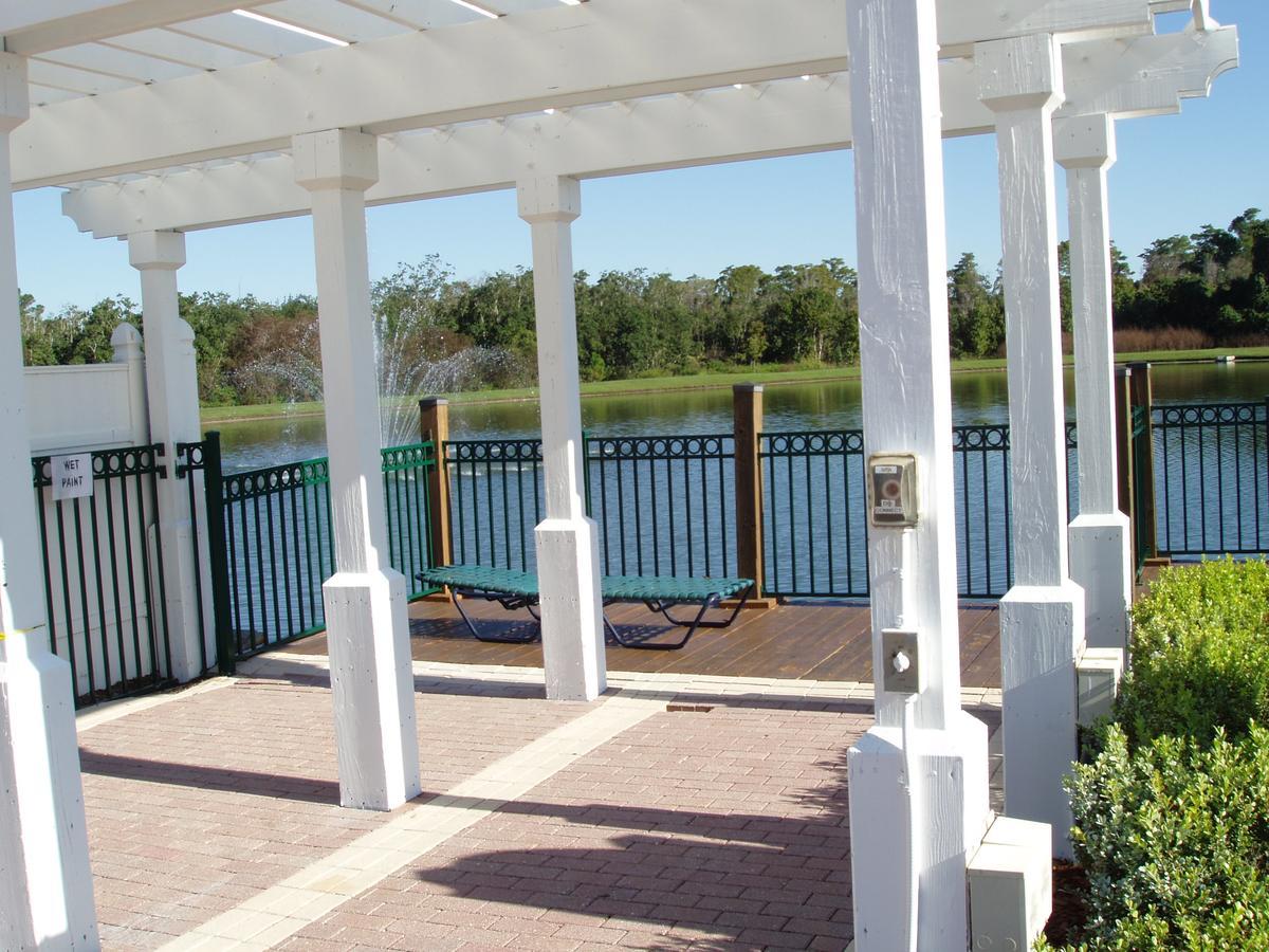 Lakeside Resort: Family-friendly Getaway Near Holiday home