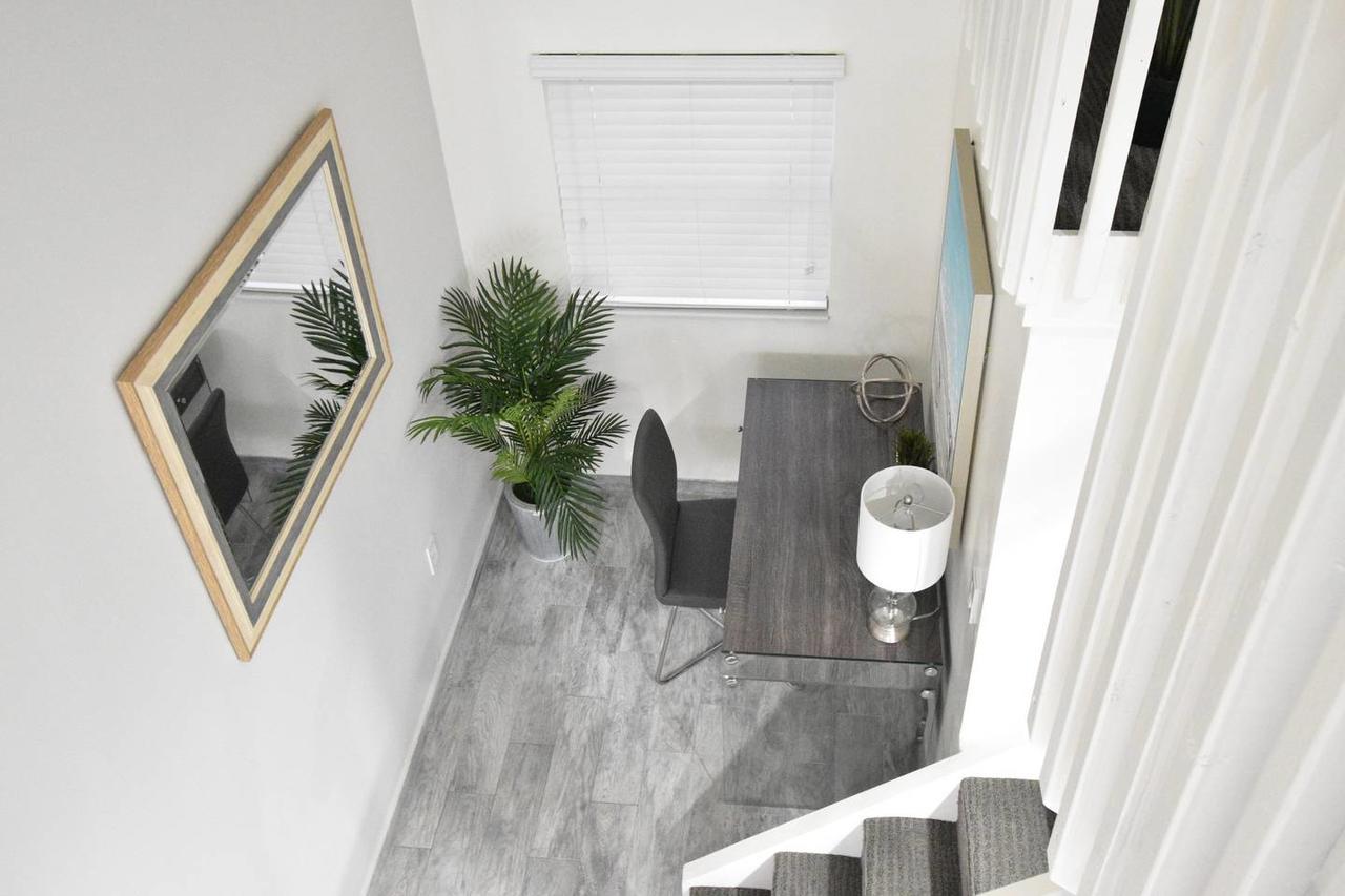 Trendy Loft Unit # 4 Hollywood