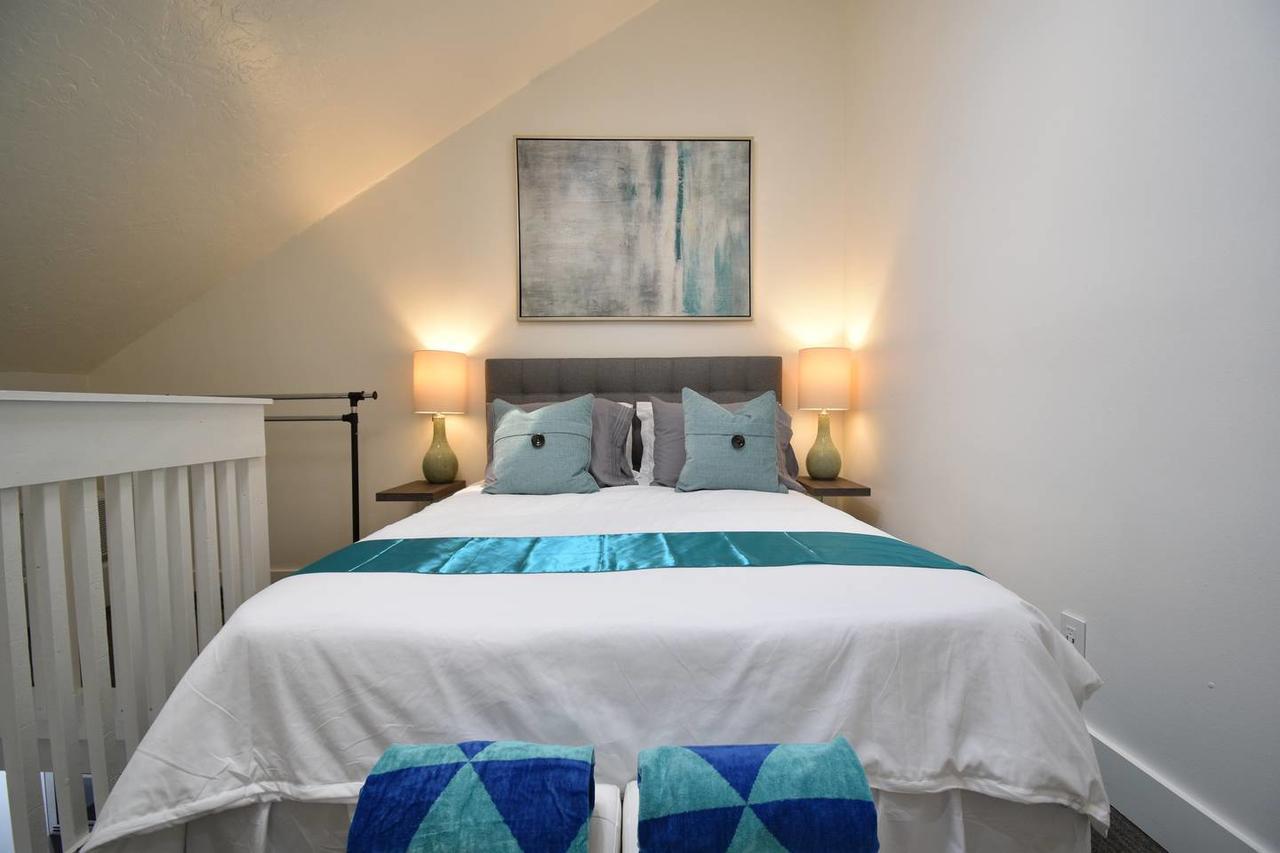 Trendy Loft Unit # 4 Apartment Hollywood