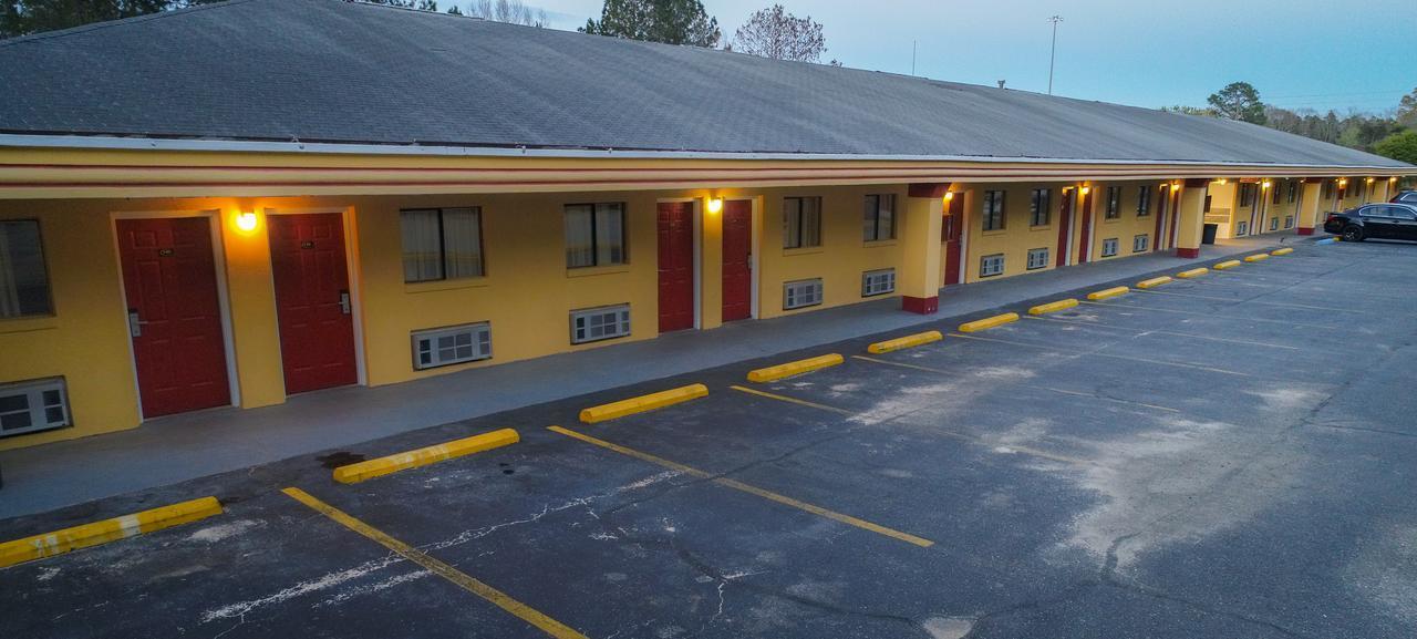 Super 8 By Wyndham Hotel 2*