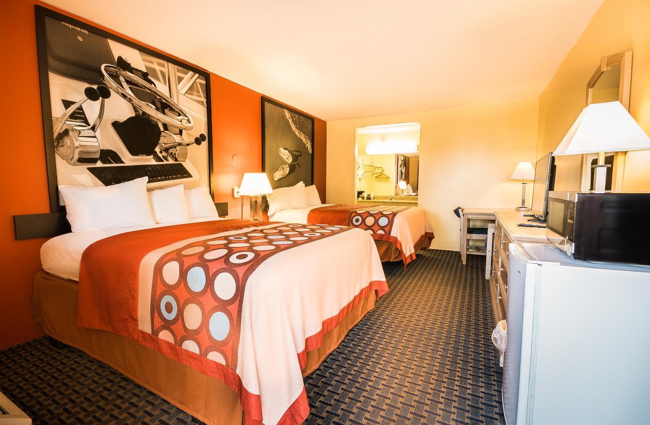 Super 8 By Wyndham Hotel