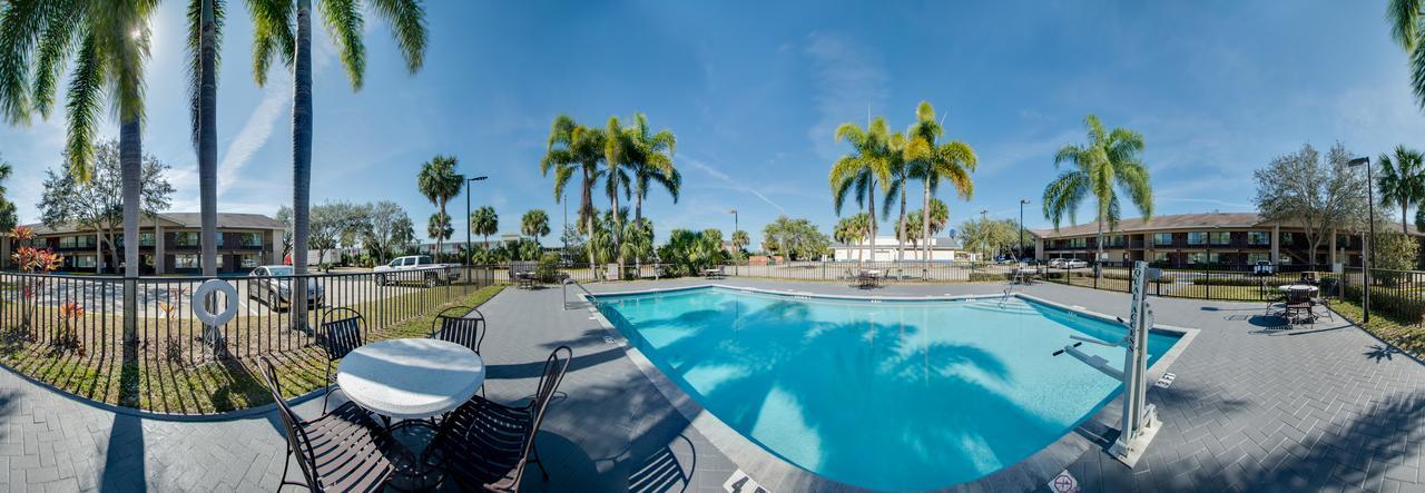 Motel Americas Value & 2*